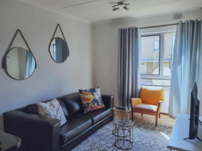 Cosy, stylish, 2 bed apartment, free wifi, Netflix, dstv now